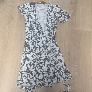 Ann Taylor- Floral Wrap Dress - Black and White